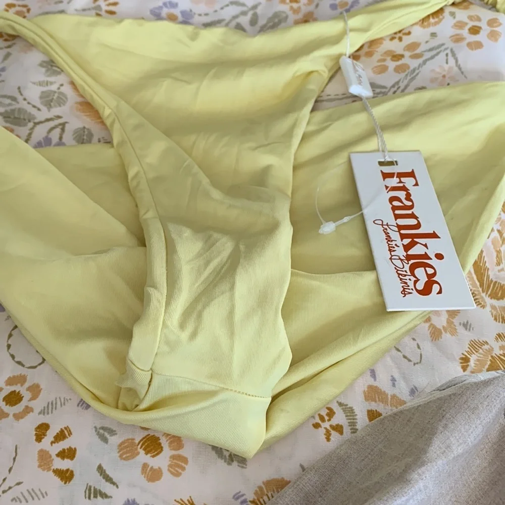 Frankies bikinis “Giselle” bottoms in daffodil xl tags attached